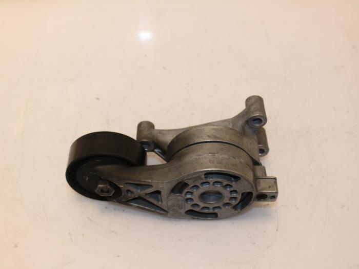 Usados Tensor correa múltiple Volkswagen Golf VI (5K1) 2.0 GTI 16V Edition 35 Precio € 30,00 Norma de margen ofrecido por Van Gils Automotive