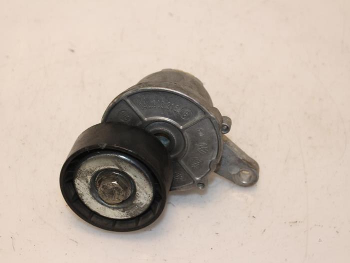 Usados Tensor correa múltiple Volkswagen Golf VII (AUA) 2.0 TDI 16V Precio € 30,00 Norma de margen ofrecido por Van Gils Automotive