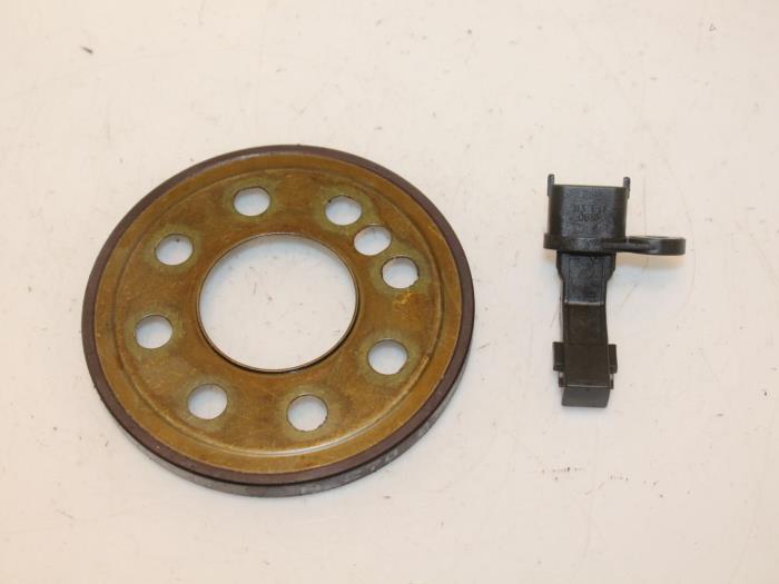 Begagnade Vevaxelsensor Mercedes A (W176) 1.6 A-180 16V Pris € 30,00 Marginaltabell erbjuds av Van Gils Automotive