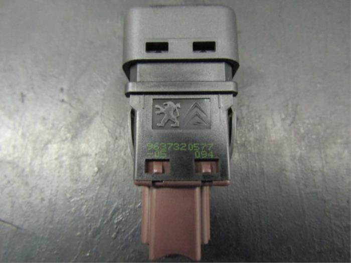 Airbag switch from a Peugeot Partner (GC/GF/GG/GJ/GK) 1.6 HDI 90 2014