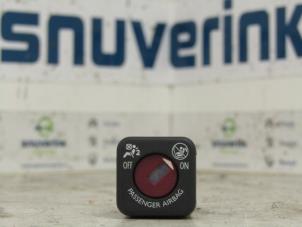 Used Airbag switch Peugeot Partner (GC/GF/GG/GJ/GK) 1.6 HDI 90 Price € 24,20 Inclusive VAT offered by Snuverink Autodemontage