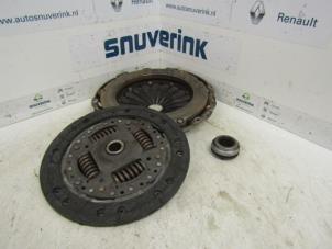Used Clutch kit (complete) Peugeot 407 (6C/J) 2.2 16V Price on request offered by Snuverink Autodemontage