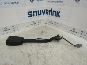 Used Front seatbelt buckle, left Renault Clio IV Estate/Grandtour (7R) 1.5 Energy dCi 90 FAP Price € 25,00 Margin scheme offered by Snuverink Autodemontage