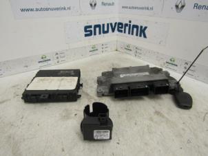 Używane Komputer sterowania silnika Renault Twingo II (CN) 1.2 16V LEV Cena € 190,00 Procedura marży oferowane przez Snuverink Autodemontage