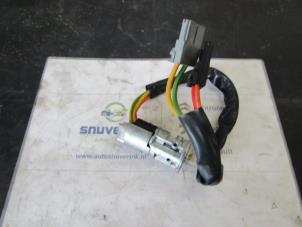 Used Ignition lock + key Renault Kangoo Express (FC) 1.5 dCi 60 Price € 36,30 Inclusive VAT offered by Snuverink Autodemontage