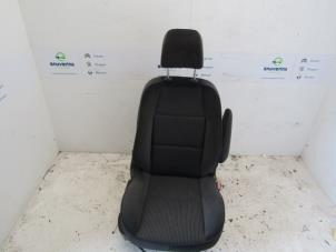 Używane Fotel prawy Peugeot 207/207+ (WA/WC/WM) 1.4 16V Cena € 150,00 Procedura marży oferowane przez Snuverink Autodemontage