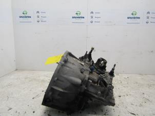 Używane Skrzynia biegów Renault Megane II CC (EM) 2.0 16V Cena € 250,00 Procedura marży oferowane przez Snuverink Autodemontage