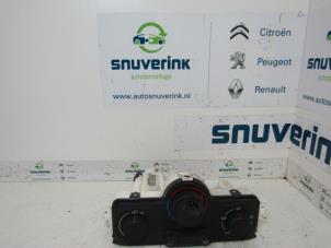 Używane Panel sterowania nagrzewnicy Renault Scenic Cena € 40,00 Procedura marży oferowane przez Snuverink Autodemontage