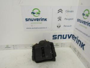 Used Front brake calliper, left Renault Twingo II (CN) 1.2 16V Price € 26,99 Margin scheme offered by Snuverink Autodemontage