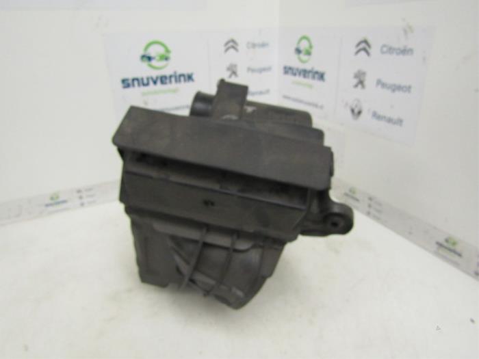 Begagnade Luftfilterhus Renault Scénic III (JZ) 1.6 16V Pris € 25,00 Marginaltabell erbjuds av Snuverink Autodemontage