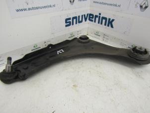 Used Front wishbone, left Renault Scénic III (JZ) 1.6 16V Price € 30,00 Margin scheme offered by Snuverink Autodemontage