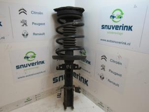 Used Front shock absorber rod, right Renault Scénic III (JZ) 1.6 16V Price € 60,00 Margin scheme offered by Snuverink Autodemontage