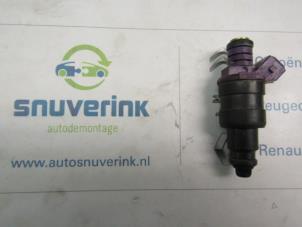 Używane Wtryskiwacz (wtrysk benzyny) Renault Twingo (C06) 1.2 Cena na żądanie oferowane przez Snuverink Autodemontage