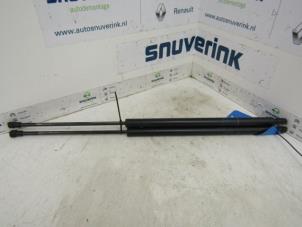 Used Set of tailgate gas struts Peugeot 206 SW (2E/K) 1.4 Price € 25,00 Margin scheme offered by Snuverink Autodemontage