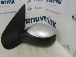 Used Wing mirror, left Peugeot 206 SW (2E/K) 1.4 Price € 25,33 Margin scheme offered by Snuverink Autodemontage