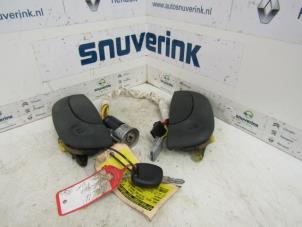 Used Set of locks Renault Kangoo (KC) 1.9 D 55 Price € 40,00 Margin scheme offered by Snuverink Autodemontage