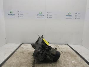 Usagé Boîte de vitesse Renault Twingo (C06) 1.2 16V Prix € 175,00 Règlement à la marge proposé par Snuverink Autodemontage