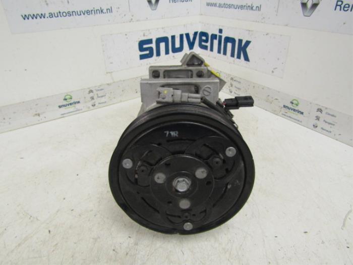 Air conditioning pump from a Renault Captur (2R) 1.5 Energy dCi 90 FAP 2017