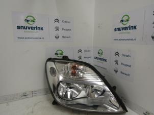 Używane Reflektor prawy Renault Scénic I (JA) 1.9 dTi Cena € 50,00 Procedura marży oferowane przez Snuverink Autodemontage
