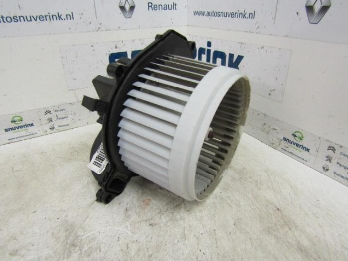 Heating and ventilation fan motor from a Citroën Berlingo Multispace 1.6 HDi 90 2014