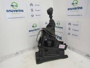 Used Gear stick Renault Scénic III (JZ) 1.6 16V Price on request offered by Snuverink Autodemontage