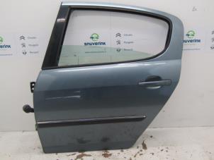 Used Rear door 4-door, left Peugeot 407 (6D) 2.0 HDiF 16V Price € 70,00 Margin scheme offered by Snuverink Autodemontage