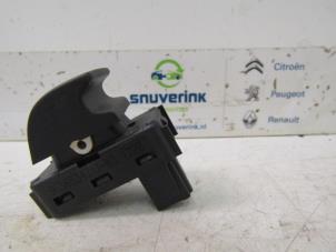 Used Sunroof switch Peugeot 308 SW (4E/H) 1.6 VTI 16V Price € 30,00 Margin scheme offered by Snuverink Autodemontage