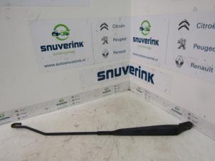 Used Front wiper arm Renault Kangoo Express (FW) 1.5 dCi 85 Price € 30,25 Inclusive VAT offered by Snuverink Autodemontage