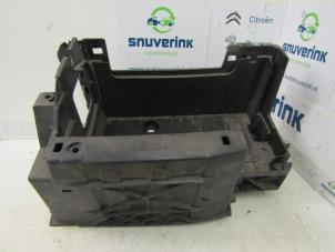 Used Battery box Renault Laguna III Estate (KT) 2.0 Turbo 16V Price on request offered by Snuverink Autodemontage