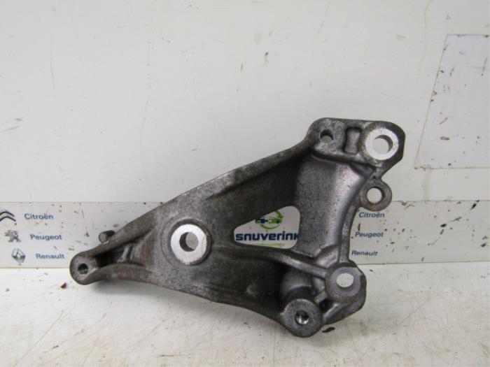 Usagé Support dynamo haut Peugeot 308 (4A/C) 1.6 VTI 16V Prix € 24,98 Règlement à la marge proposé par Snuverink Autodemontage