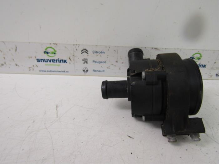 Usagé Pompe à eau Renault Master III (MA/MB/MC/MD/MH/MF/MG/MH) 2.3 dCi 135 16V FWD Prix € 36,00 Prix TTC proposé par Snuverink Autodemontage