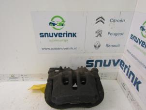 Used Front brake calliper, right Renault Master IV (MA/MB/MC/MD/MH/MF/MG/MH) 2.3 dCi 135 16V FWD Price € 151,25 Inclusive VAT offered by Snuverink Autodemontage