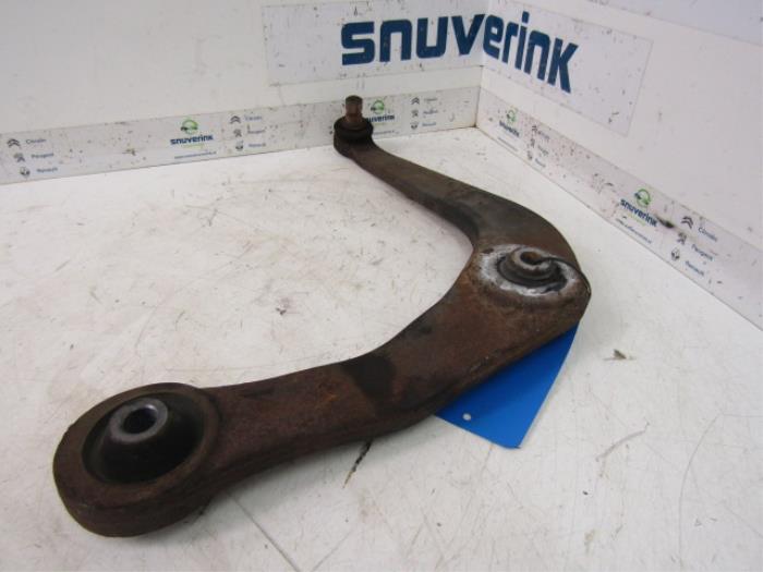 Front wishbone, left from a Peugeot 206 (2A/C/H/J/S) 1.4 XR,XS,XT,Gentry 2005