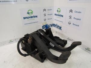 Usados Pedal de embrague Citroen Jumper (U9) 2.2 HDi 130 Precio € 181,50 IVA incluido ofrecido por Snuverink Autodemontage