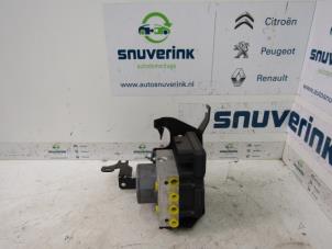 Usagé Pompe ABS Renault Captur (2R) 0.9 Energy TCE 12V Prix € 75,00 Règlement à la marge proposé par Snuverink Autodemontage