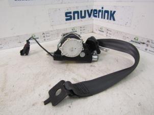 Used Rear seatbelt, right Renault Clio III (BR/CR) 1.2 16V 75 Price € 45,00 Margin scheme offered by Snuverink Autodemontage