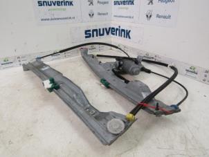 Used Window mechanism 2-door, front right Renault Clio III (BR/CR) 1.2 16V 75 Price on request offered by Snuverink Autodemontage