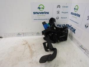 Used Clutch pedal Renault Trafic (1FL/2FL/3FL/4FL) 1.6 dCi 125 Twin Turbo Price € 84,70 Inclusive VAT offered by Snuverink Autodemontage