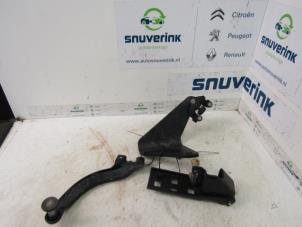 Used Sliding door roller, right Renault Trafic (1FL/2FL/3FL/4FL) 1.6 dCi 125 Twin Turbo Price € 72,60 Inclusive VAT offered by Snuverink Autodemontage