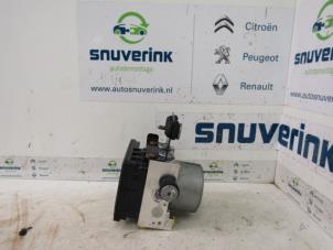 Used ABS pump Renault Trafic (1FL/2FL/3FL/4FL) 1.6 dCi 125 Twin Turbo Price on request offered by Snuverink Autodemontage