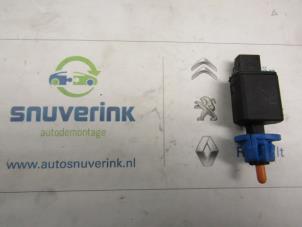 Used Clutch switch Renault Megane III Grandtour (KZ) 1.5 dCi 110 Price on request offered by Snuverink Autodemontage