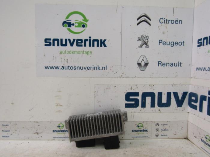 Glow plug relay Renault Trafic 1.6 dCi 125 Twin Turbo 271206395R