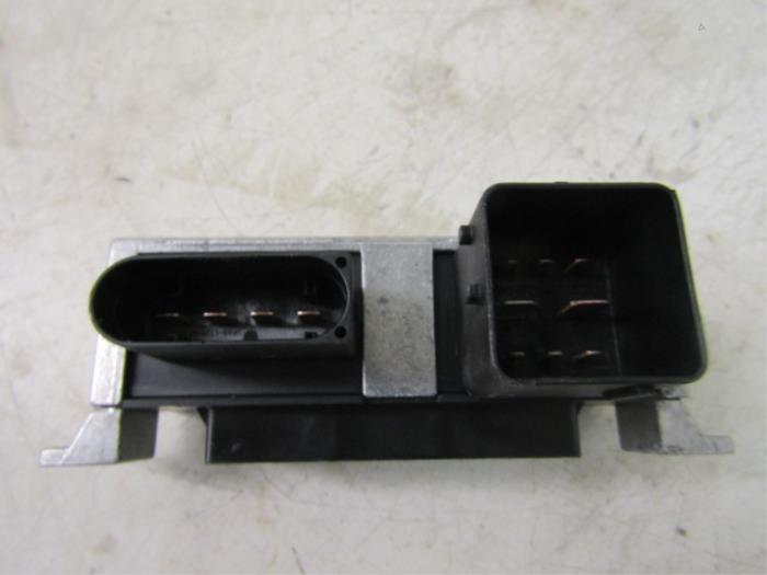 Glow plug relay Renault Trafic 1.6 dCi 125 Twin Turbo 271206395R