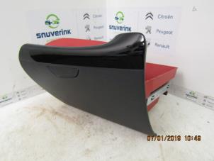 Used Glovebox Renault Captur (2R) 0.9 Energy TCE 12V Price € 40,00 Margin scheme offered by Snuverink Autodemontage