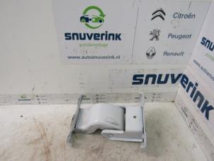 Used Rear door hinge, right Renault Trafic (1FL/2FL/3FL/4FL) 1.6 dCi 125 Twin Turbo Price € 42,35 Inclusive VAT offered by Snuverink Autodemontage
