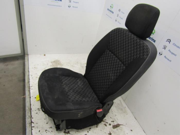 Seat, right from a Renault Kangoo Express (FW) 1.5 dCi 90 FAP 2013