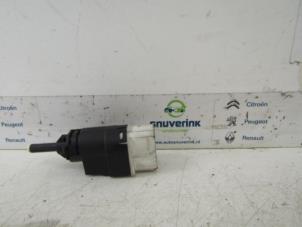 Used Brake light switch Renault Captur (2R) 1.5 Energy dCi 110 FAP Price € 15,00 Margin scheme offered by Snuverink Autodemontage