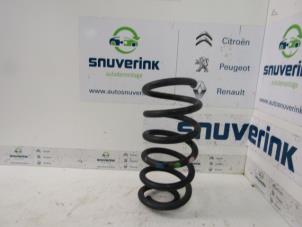Used Rear coil spring Renault Clio IV (5R) 0.9 Energy TCE 90 12V Price € 15,00 Margin scheme offered by Snuverink Autodemontage