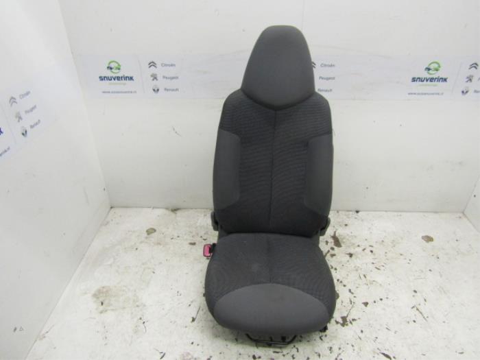 Fotel lewy z Peugeot 107 1.0 12V 2008