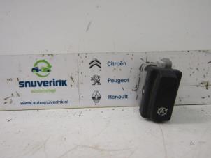 Used Start/stop switch Renault Kangoo Express (FW) 1.5 dCi 90 FAP Price € 18,15 Inclusive VAT offered by Snuverink Autodemontage